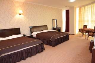 Отель Golden Palace Актау Просторный двухместный номер с 2 отдельными кроватями-2